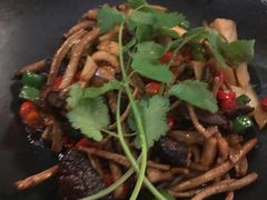 -胡桃里音乐餐厅(陶溪川店)(川湘赣菜·世界百大酒庄直供红酒·音乐表演)
