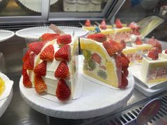 草莓晴王香草生奶油蛋糕-PAOPAO Bakery&Café(港汇店)