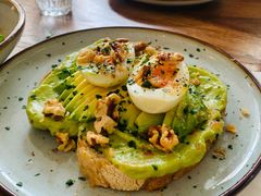 牛油果煮蛋吐司-RAC BAR(安福路店)