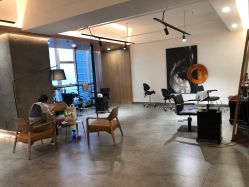 -C-18 SALON