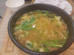 -花馬肆.云南过桥米线(汉神购物广场现场熬汤店)