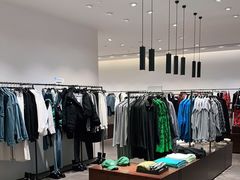 -URBAN REVIVO(高德置地广场·春广场店)
