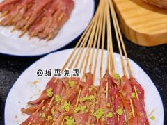 -何妹湿辣牛肉·粤式烧烤砂煲(桂雅路店)
