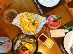 -Chom Cafe and Restaurant