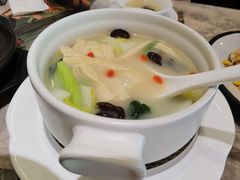 鱼汤腐竹煮时蔬-大树餐厅(红旗街万达店)