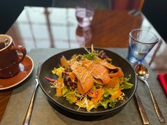 烟熏三文鱼色拉-YUE·6·西式融合餐厅(外滩六号店)