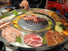 -哈哈碳都·牛肋条无限自助烤肉(台江万达店)