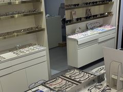 -视野联行眼镜•蔡司•依视路(温江店)