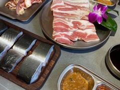 -围炉肉舍•炭烤活鳗•丹东海鲜烤肉(步行街店)