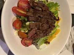 烤牛肉彩虹时蔬沙拉-at cafe 意大利餐厅(集美店)