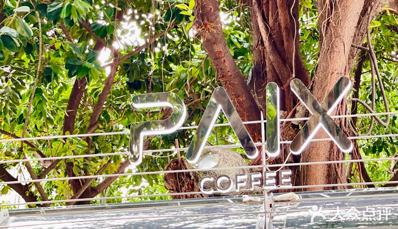 海心桥边的小银车☕️看着小蛮腰吹江风drink咖啡