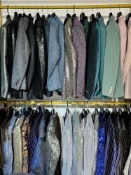 -月月婚纱礼服仓储店(王府井店)
