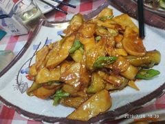 地三鲜-东北哈尔滨酱骨头馆房掌柜铁锅炖