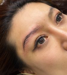 -一个差评成就的纹眉店