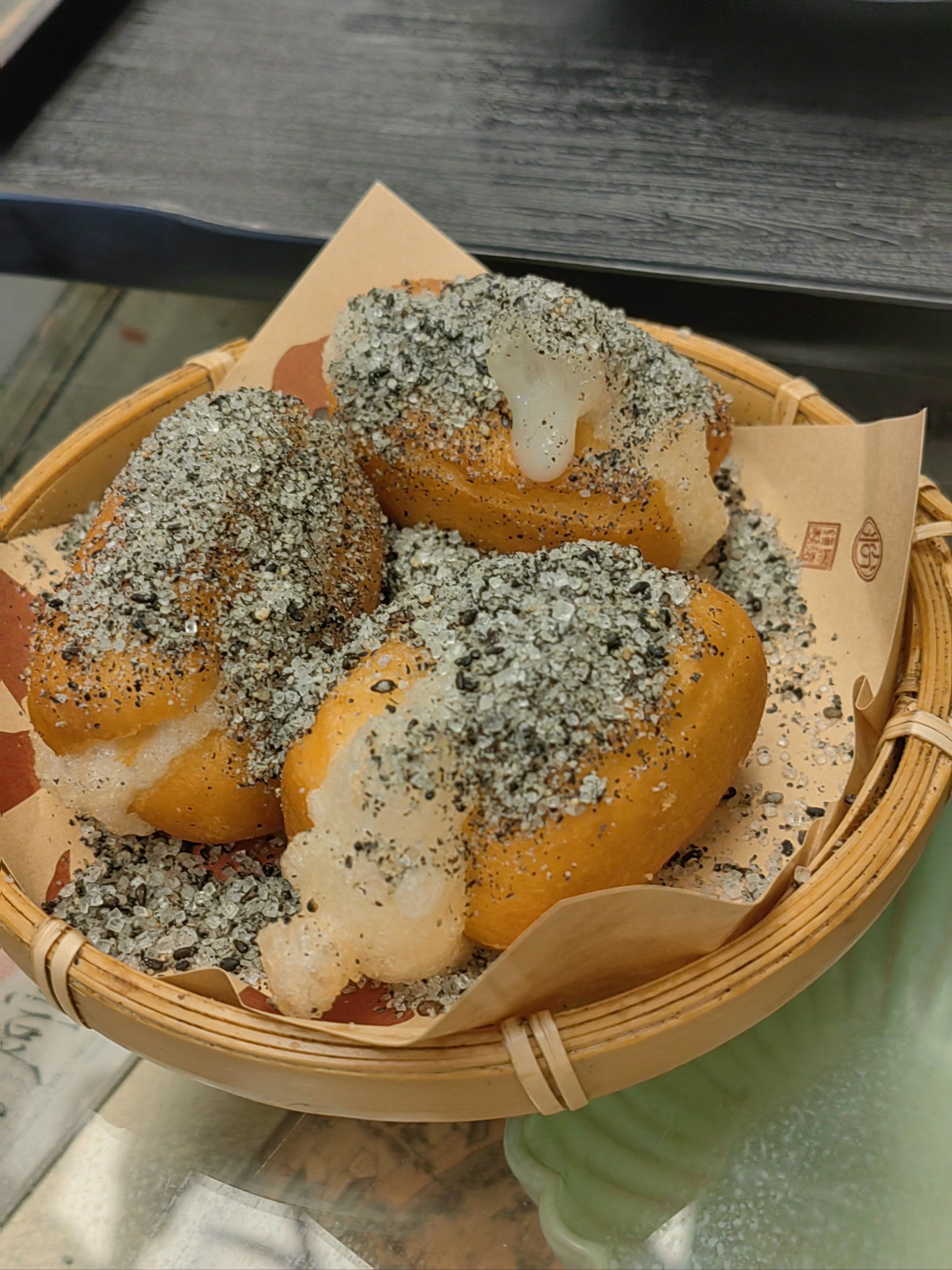 油条包麻糍的独特魅力的口感非常独特,外层