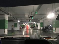 -正大乐城徐汇店-地下停车库