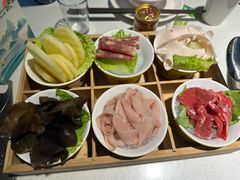 -茅草房·河畔园林火锅