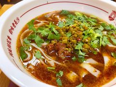 招牌红烧牛肉米粉-呷佬·长沙手工米粉(金沙江路店)