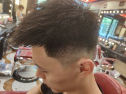 -东方先生国潮男士理发馆
