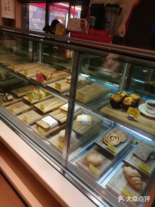 麦当劳(星光行店)面包甜点陈列柜图片