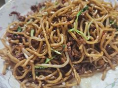 肉丝炒面-小许三鲜砂锅馄饨店(家多乐烟酒店)