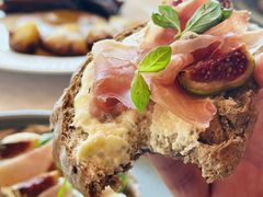 -青岛香格里拉·鱼跃地中海西餐厅