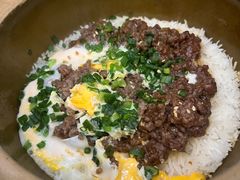 窝蛋牛肉饼煲仔饭-红星光发煲仔饭(文海店)