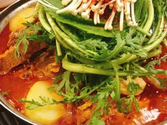 土豆排骨火锅-喇喇排骨火锅·传统韩式脊骨汤(望京西园总店)