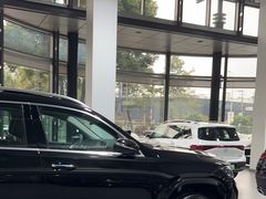 -上海星瀚奔驰4S店(红柳路店)