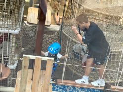 -PIPIKINGDOM皮皮王国欢乐号(欢乐海岸购物中心店)