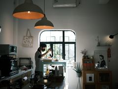 -彳亍咖啡·这里(水湾路店)