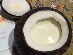 -志龙皇冠吃货椰子铺