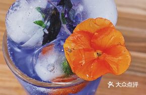 Flower Lemon Sparkling Water