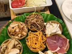 -菌海森林·非遗野生菌火锅(西山区滇池路摩根道店)
