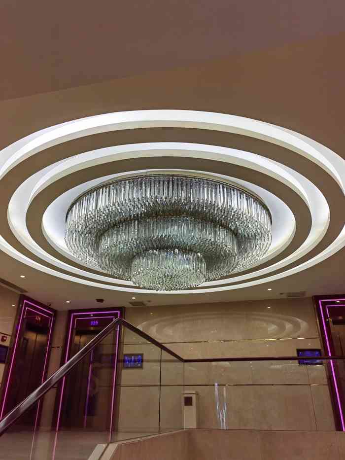 象牙红量贩ktv(本色店)-"包厢效果不错,新装修的也够面子,请朋友们.