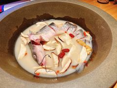 -咕嘟草帽鱼·牛奶一样的鲜鱼汤(天鹅湖万达广场店)