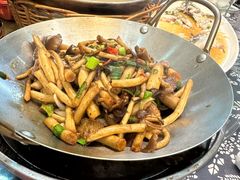 干锅茶树菇-春娟茶楼·地道农家菜(梅家坞店)