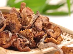 榛蘑-村外人家柴火炖，大锅炖，铁锅炖