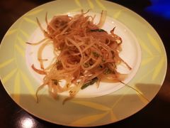 洋葱炒银芽-广东嘉华大酒店·季花铁板烧餐厅