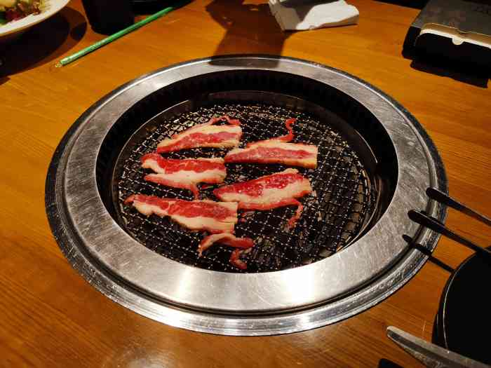 岚山·日式烤肉料理(世纪城店)-"[服务铃]服务:全程会帮忙烤,服务很好