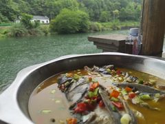 -赋石水库船头鱼红房子饭店