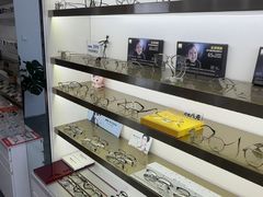 -视野联行眼镜·蔡司授权店(长白万象汇店)