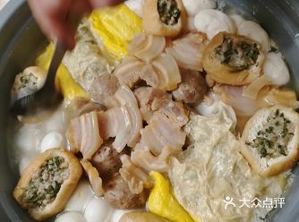 自制的金玉满堂，内容丰富，其灵魂咸肉汤煮嫩笋丝、油豆
