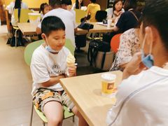 大堂-麦当劳(杭州西湖银泰百货店)