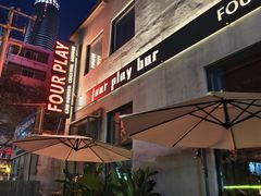 -FOUR PLAY BAR
