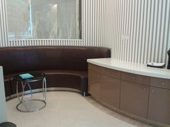 -瑞尔齿科(上海长风大悦城店)