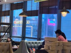 -豪客嘉族·麦尼顿西餐厅(乐福天下店)