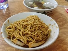 -松树干拌面店