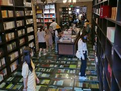 -钟书阁(松江泰晤士小镇店)