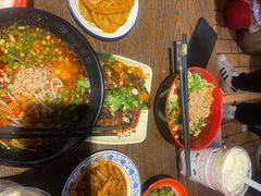 -爆炸头阿姨小四川正宗川味小吃(无任何分店)